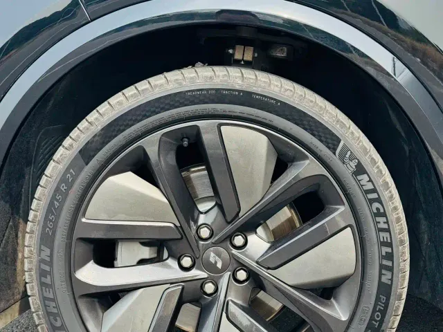 Li Auto L9 — Фото автомобиля 13