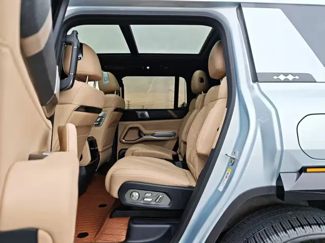 BYD FangChengBao Leopard 8 — Фото автомобиля 6