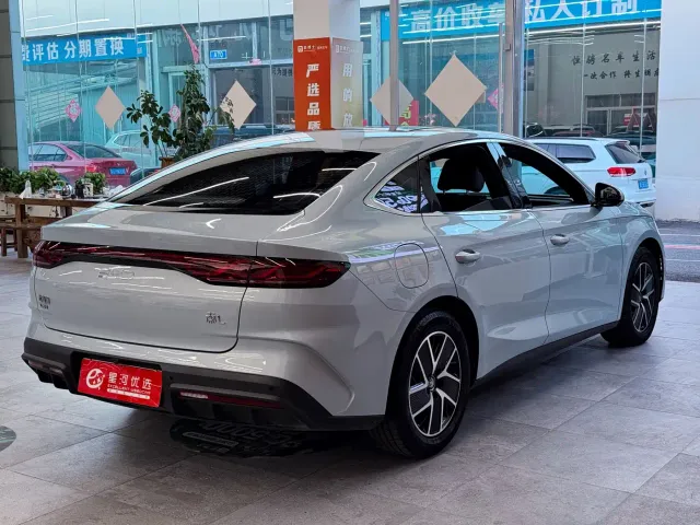 BYD Qin L — Фото автомобиля 7