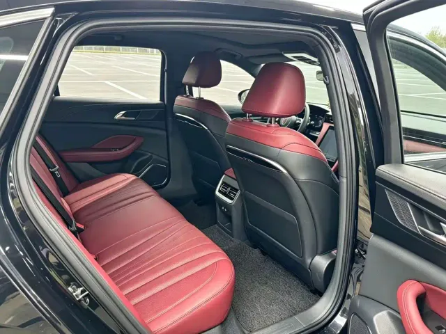 Hongqi H5 — Фото автомобиля 9