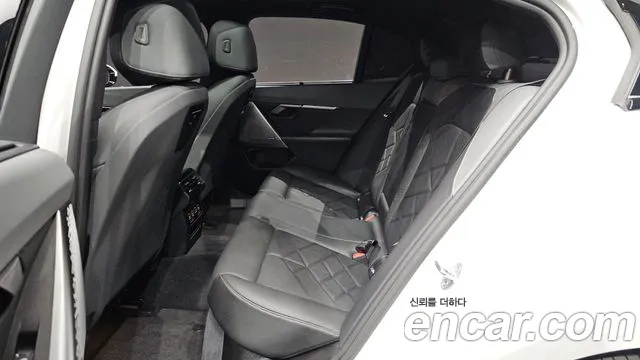 BMW 5 Series G60 — Фото автомобиля 15