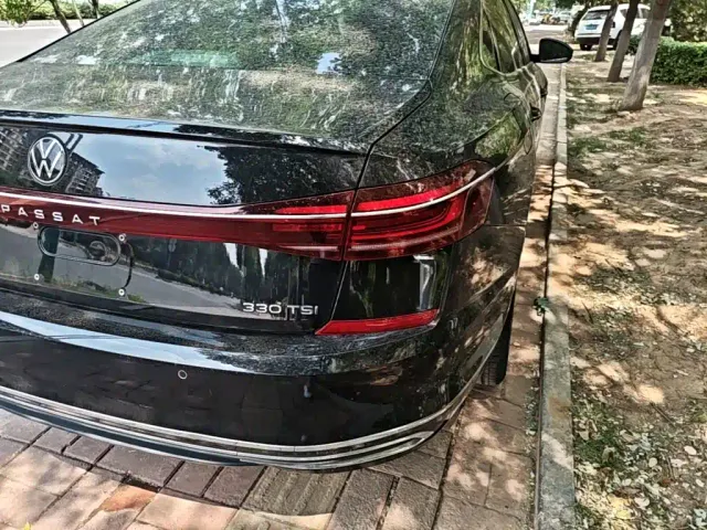 Volkswagen Passat — Фото автомобиля 7