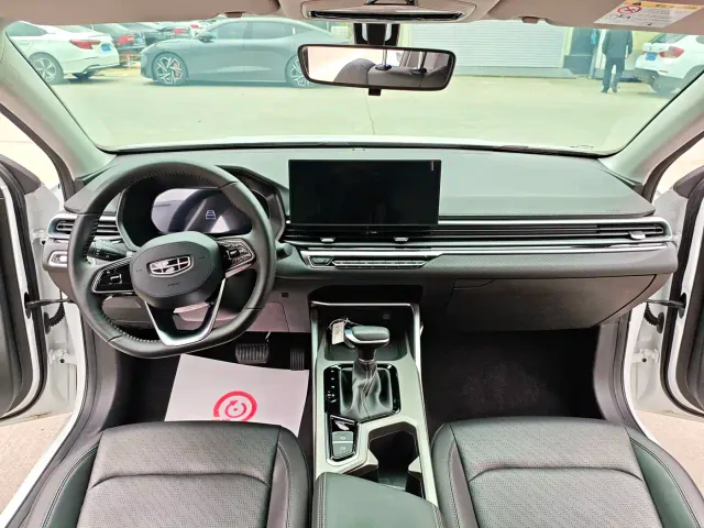 Geely Emgrand — Фото автомобиля 11