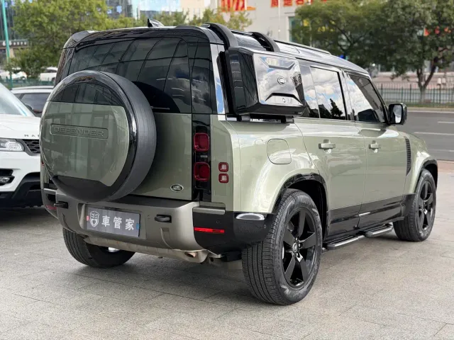 Land Rover Defender — Фото автомобиля 14