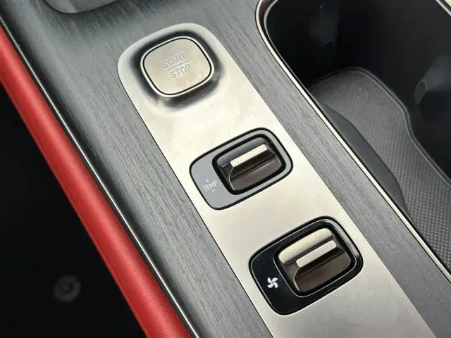 Xiaomi SU7 — Фото автомобиля 21