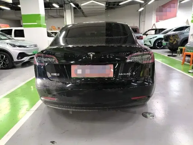 Tesla Model 3 — Фото автомобиля 7