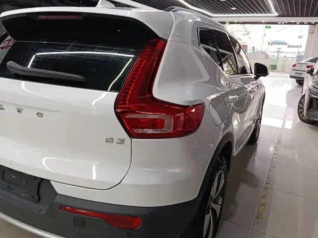 Volvo XC40 — Фото автомобиля 7