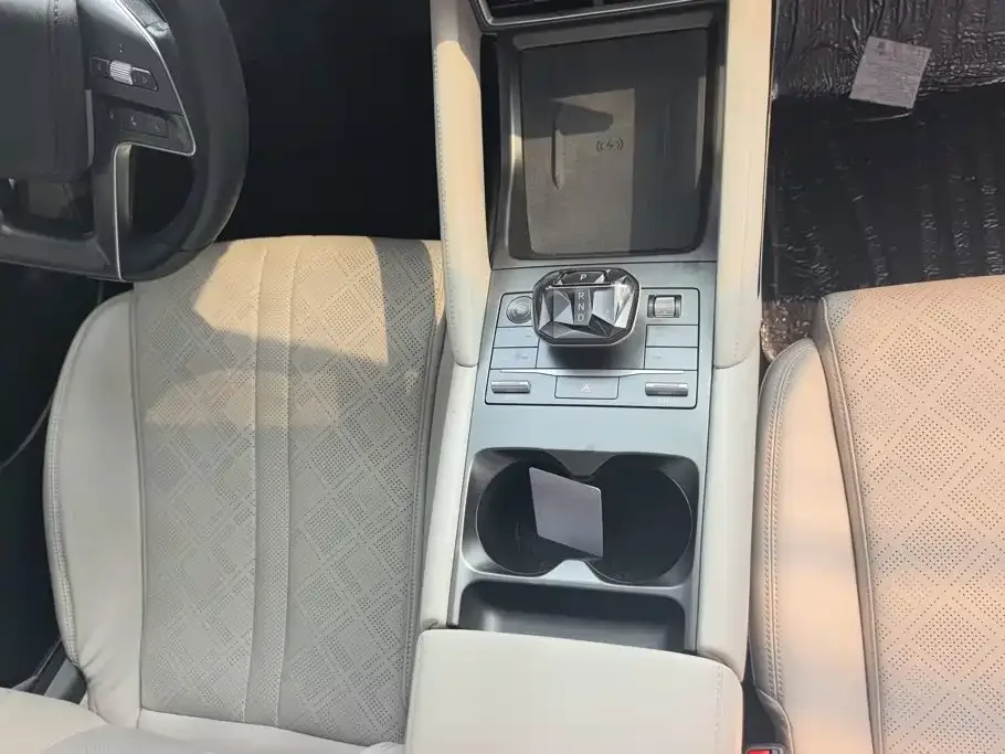 BYD Yuan UP 2024 401KM Leading Edition — Фото автомобиля 16