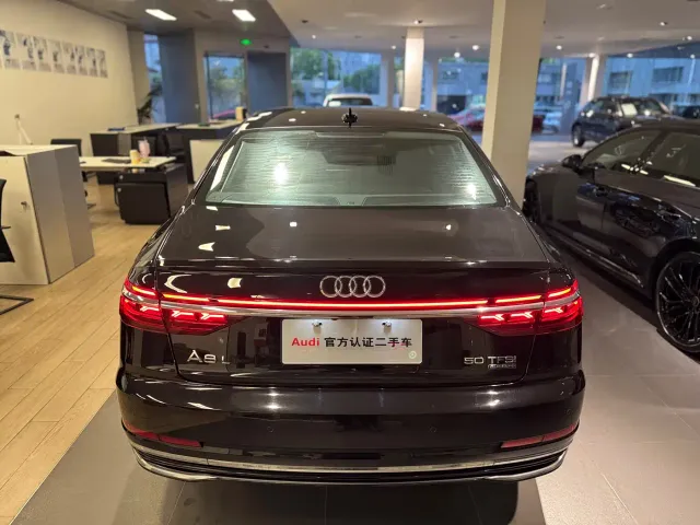 Audi A8 — Фото автомобиля 5