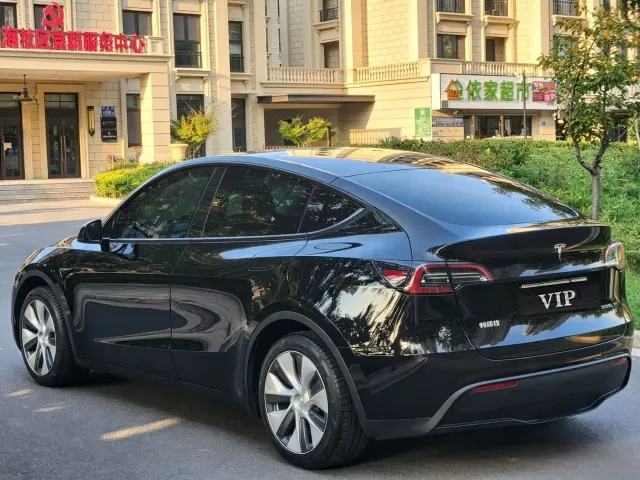 Tesla Model Y — Фото автомобиля 7