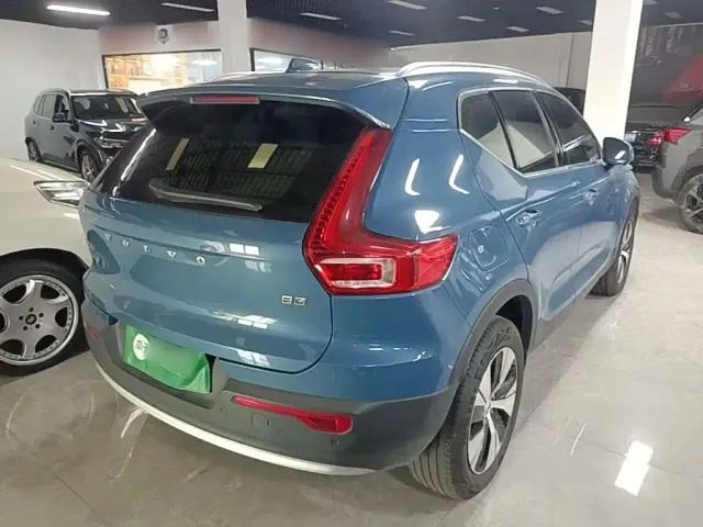 Volvo XC40 — Фото автомобиля 6