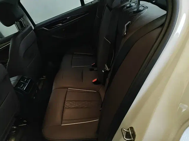 BMW 5 Series — Фото автомобиля 16
