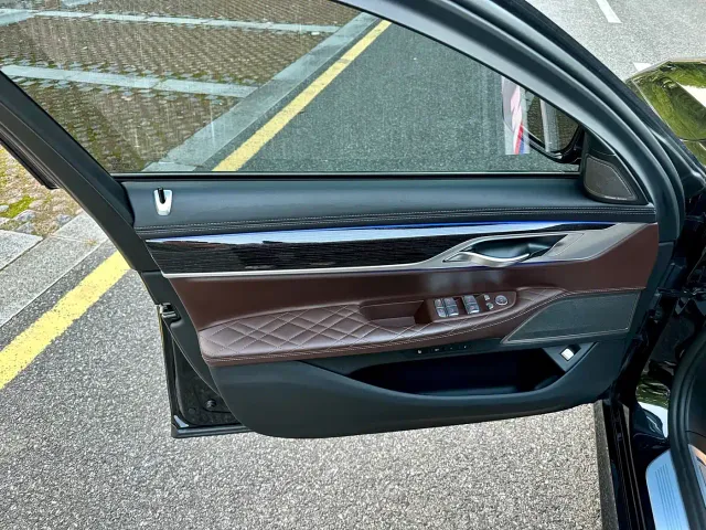 BMW 7 Series — Фото автомобиля 9