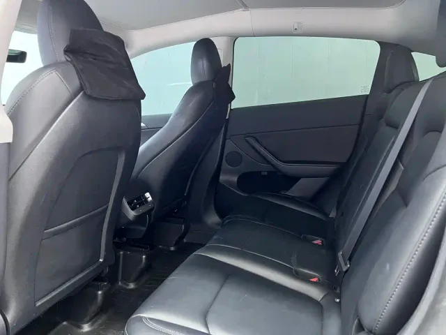 Tesla Model Y — Фото автомобиля 8