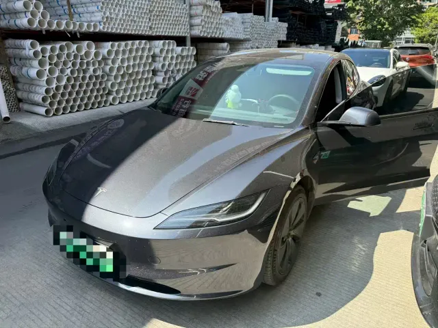 Фотография автомобиля — Tesla Model 3