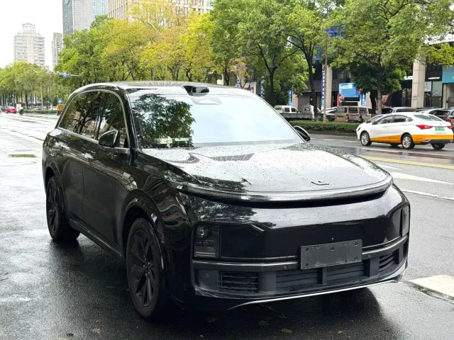 Li Auto L8 — Фото автомобиля 3