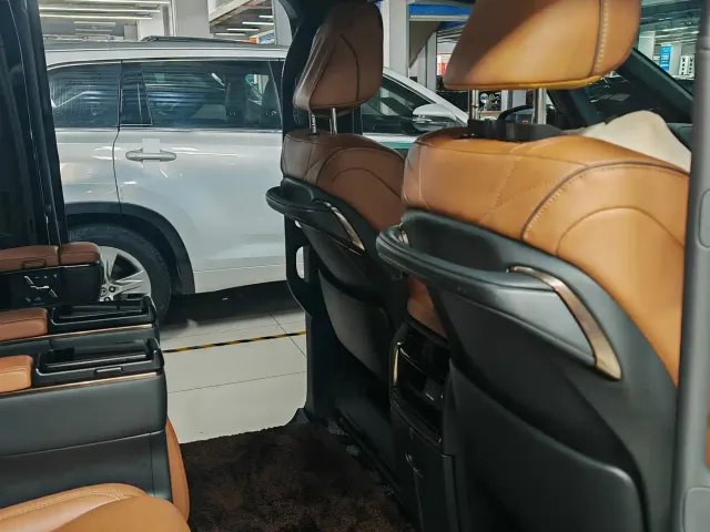 Toyota Alphard — Фото автомобиля 6