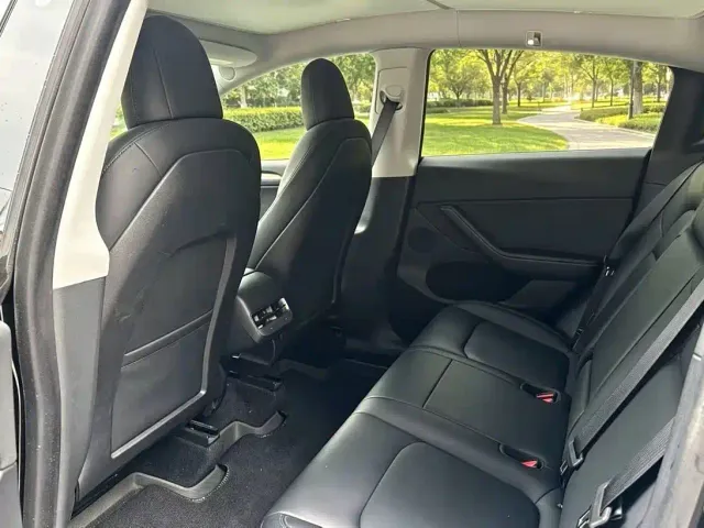 Tesla Model Y — Фото автомобиля 6