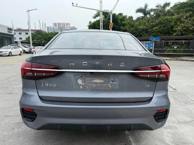 Roewe i5 — Фото автомобиля 10