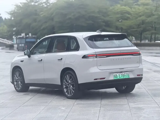 Leapmotor C10 — Фото автомобиля 6