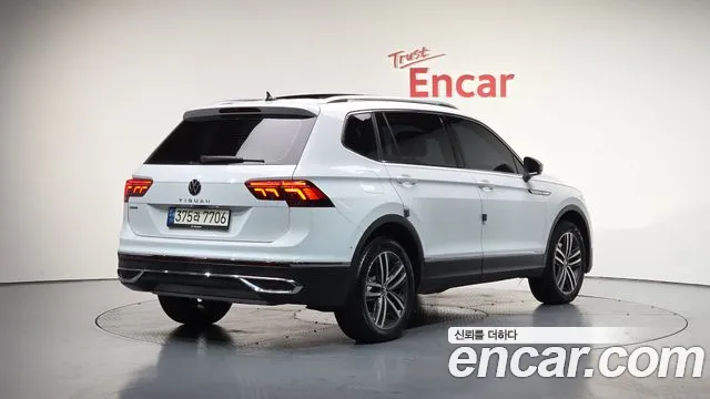 Volkswagen Tiguan — Фото автомобиля 2