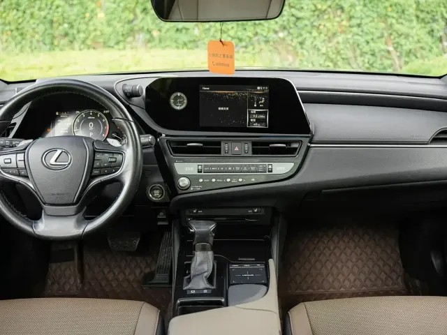 Lexus ES — Фото автомобиля 16