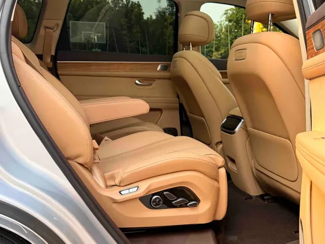 Aito M7 — Фото автомобиля 9