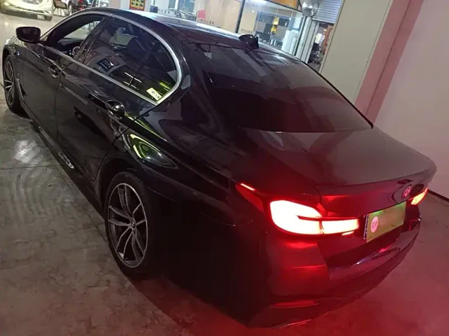 BMW 5 Series — Фото автомобиля 5