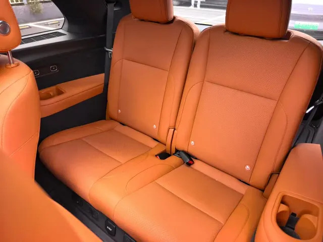 Li Auto L8 — Фото автомобиля 9