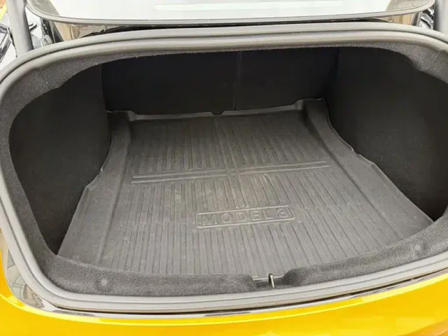 Tesla Model 3 — Фото автомобиля 15