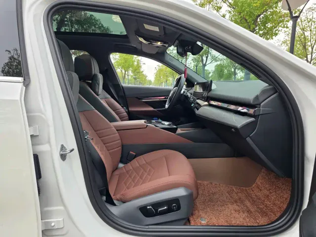 BMW 5 Series — Фото автомобиля 12