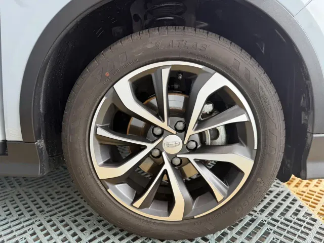Geely Emgrand S — Фото автомобиля 8