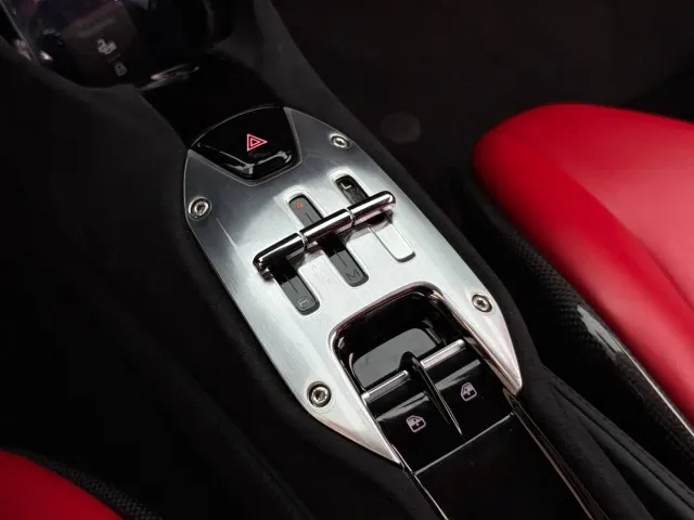 Ferrari SF90 — Фото автомобиля 10