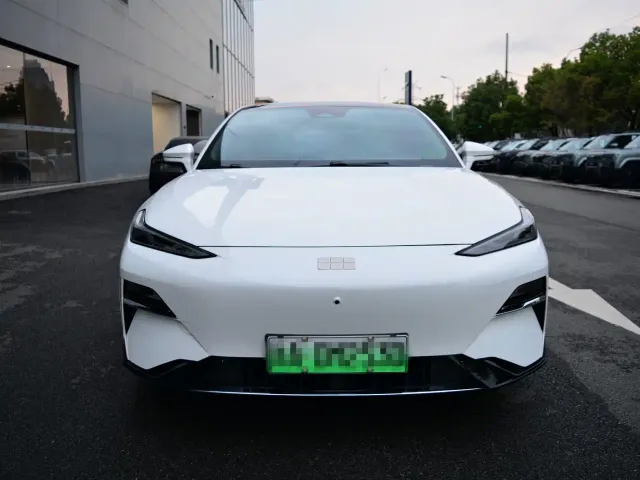 Geely Galaxy E8 — Фото автомобиля 2