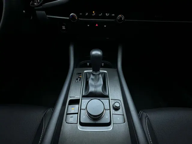 Mazda Axela — Фото автомобиля 15
