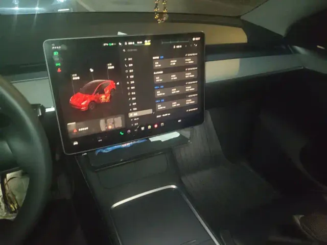 Tesla Model Y — Фото автомобиля 14