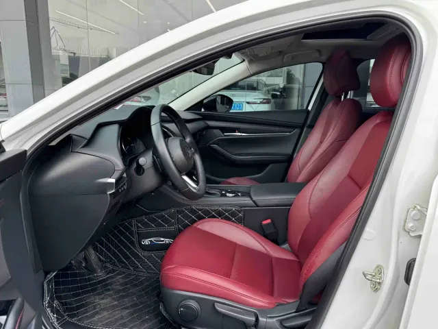 Mazda Axela — Фото автомобиля 4