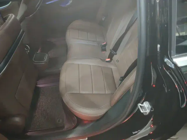 Mercedes-Benz E-Class — Фото автомобиля 13