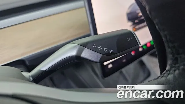 Tesla Model 3 — Фото автомобиля 9
