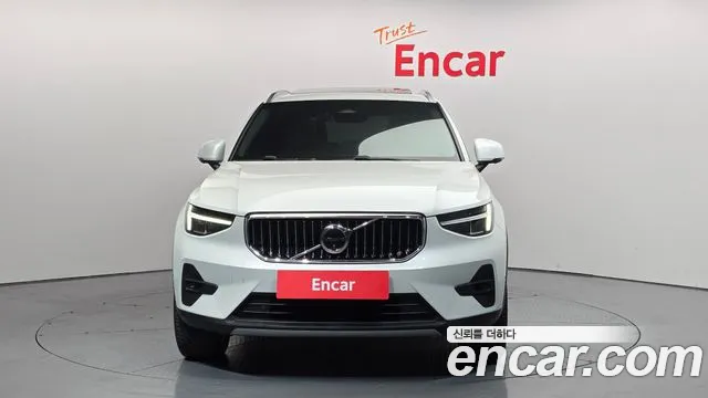 Вольво XC40 B4 Ultimate Bright — Фото автомобиля 3