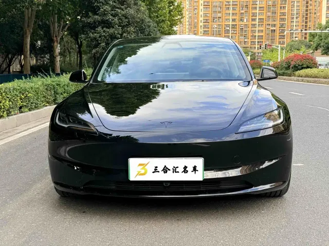 Tesla Model 3 — Фото автомобиля 2