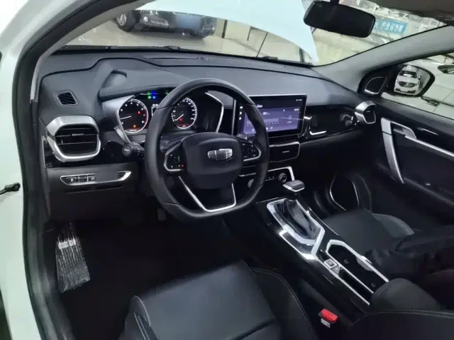 Geely Binyue — Фото автомобиля 9