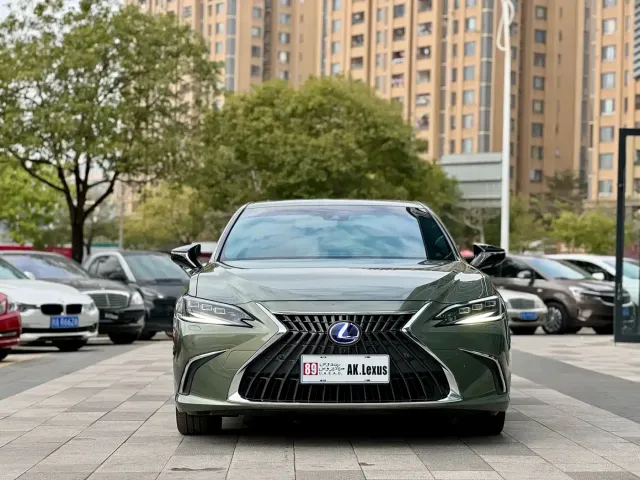Lexus Lexus ES 2022 300h Ultimate Edition — Фото автомобиля 2