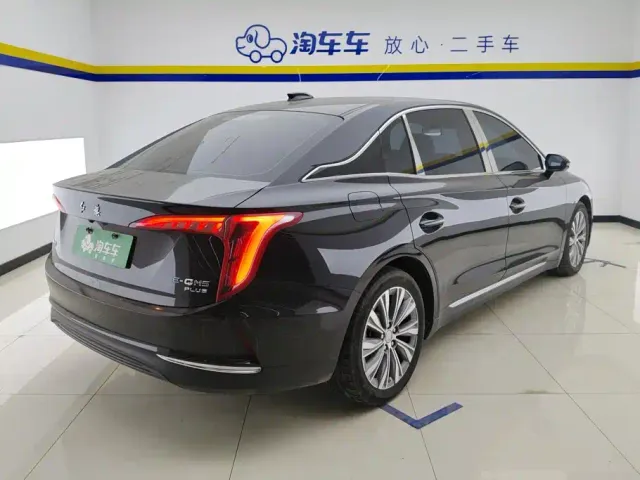 Hongqi E-QM5 — Фото автомобиля 3