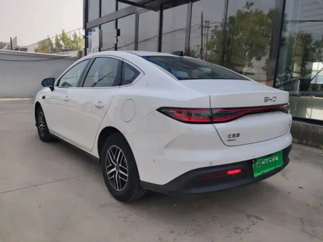 BYD Seal 05 DM-i — Фото автомобиля 4