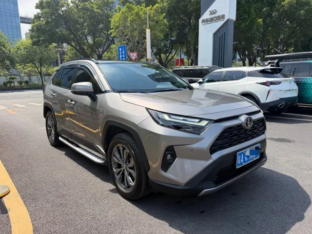 Toyota RAV4 — Фото автомобиля 3