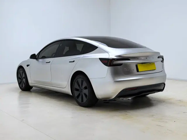 Tesla Model 3 2025 Model Rear-Wheel Drive Edition — Фото автомобиля 12
