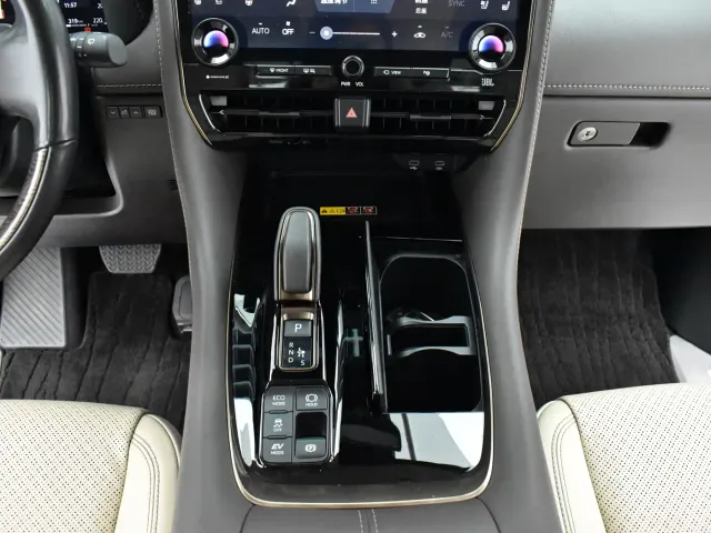 Toyota Alphard — Фото автомобиля 11