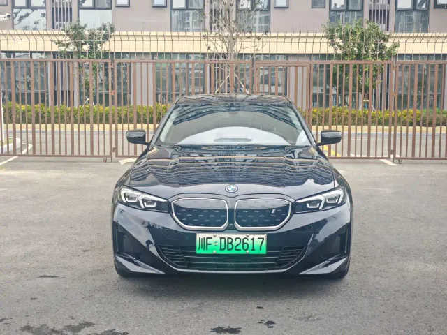 Фотография автомобиля — BMW i3