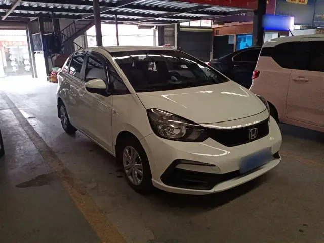 Honda Fit — Фото автомобиля 3